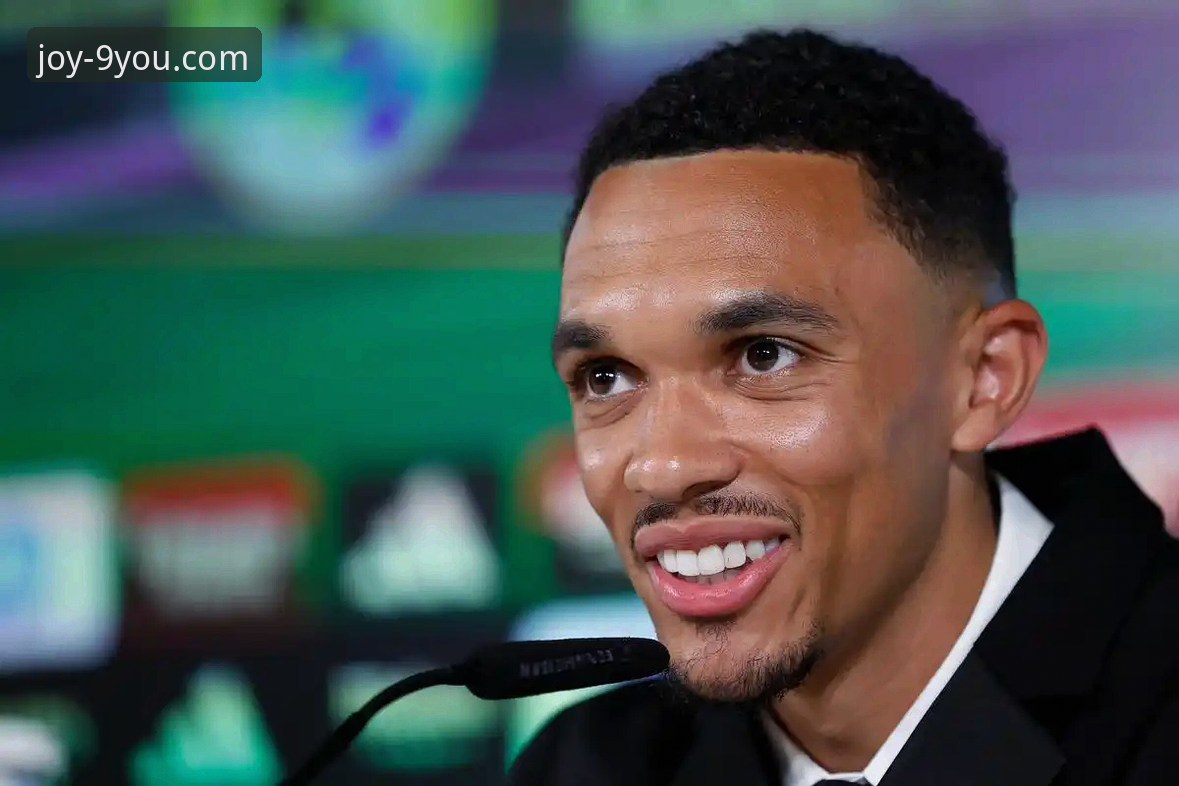 皇马球星阿诺德训练场外暖心互动引关注，九游官网平台同步呈现赛场内外最新动态